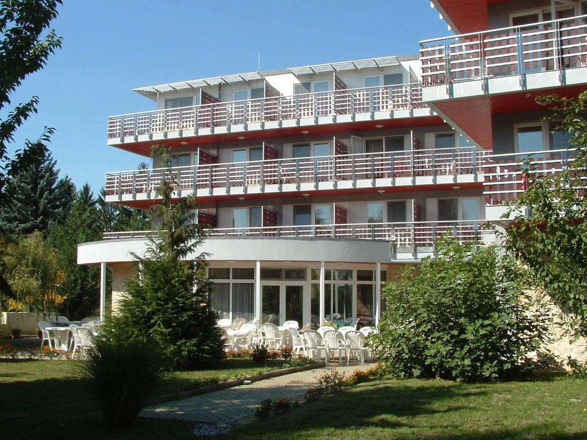 Well Hotel Harkány Εξωτερικό φωτογραφία