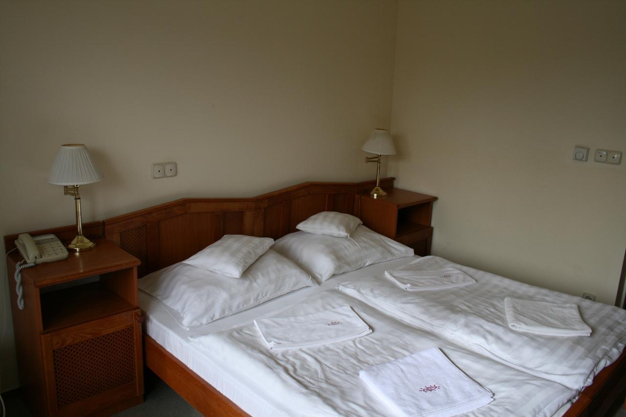 Well Hotel Harkány Εξωτερικό φωτογραφία