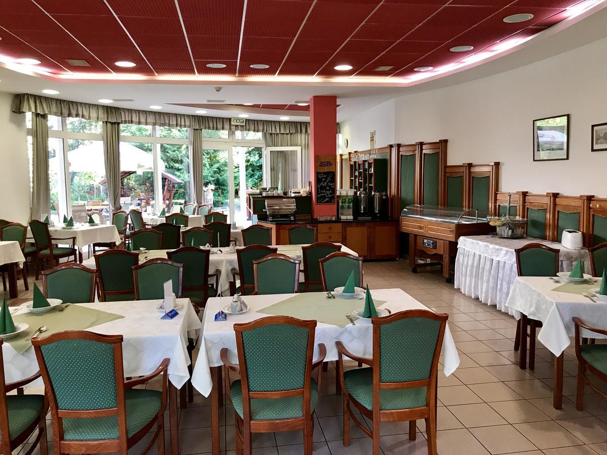 Well Hotel Harkány Εξωτερικό φωτογραφία